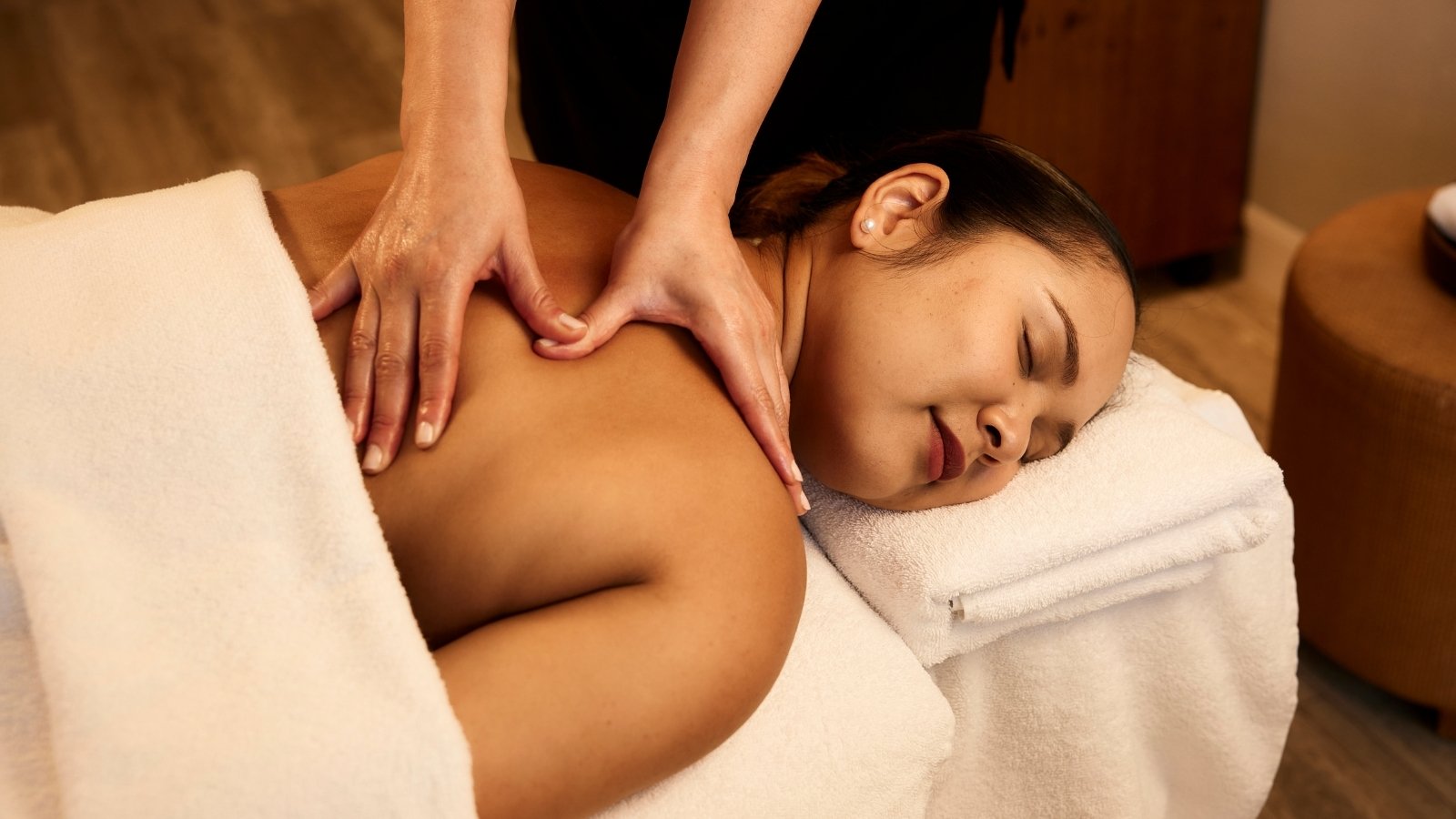 Massage therapist at Cape Schanck One Spa