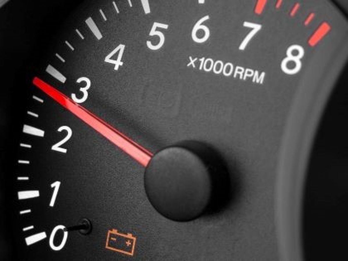 battery warning light showing on car dashboard