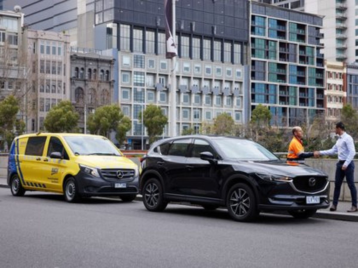 RACV ERA attends flat tyre job