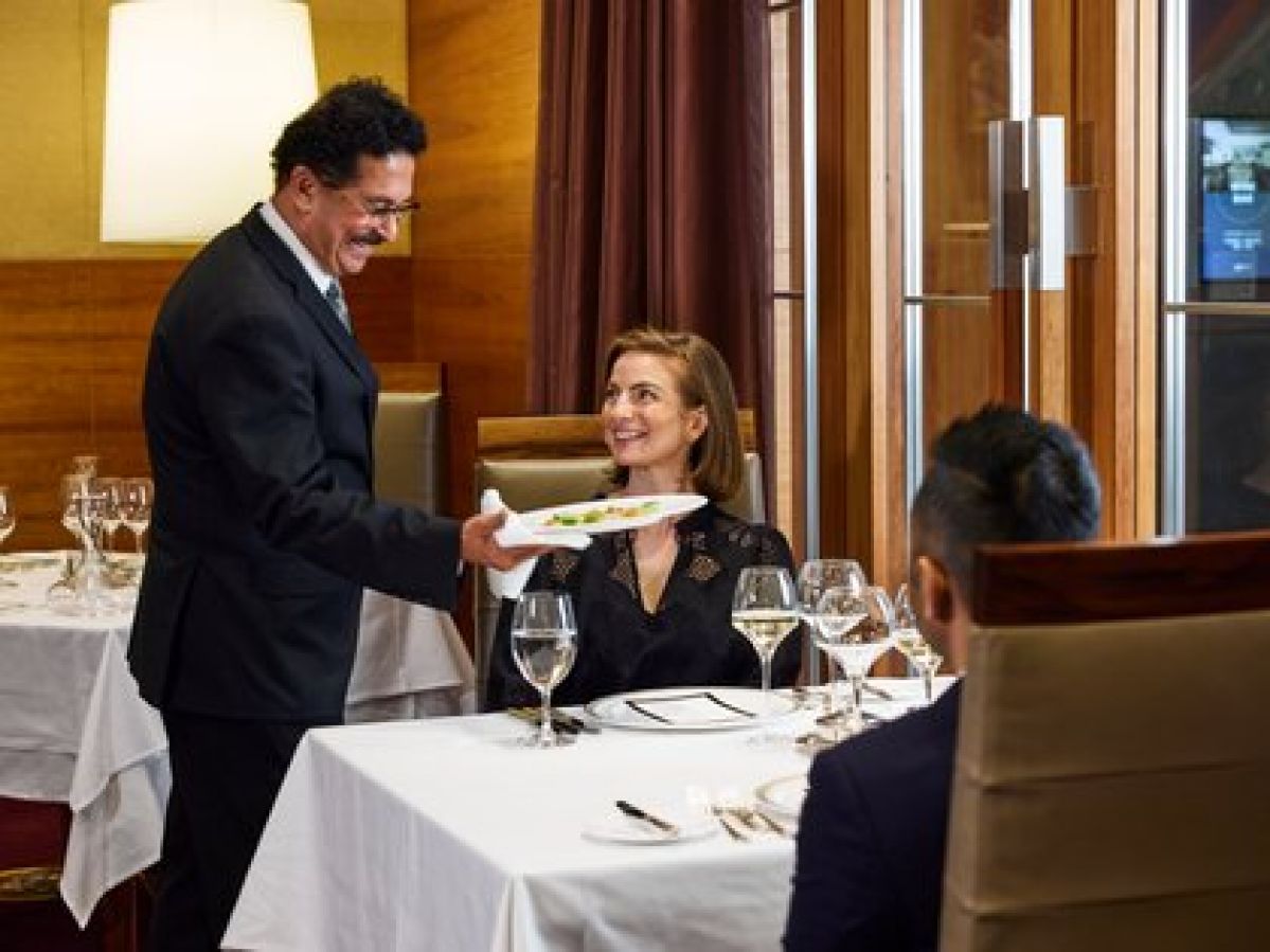 Guests dine at RACV City Club