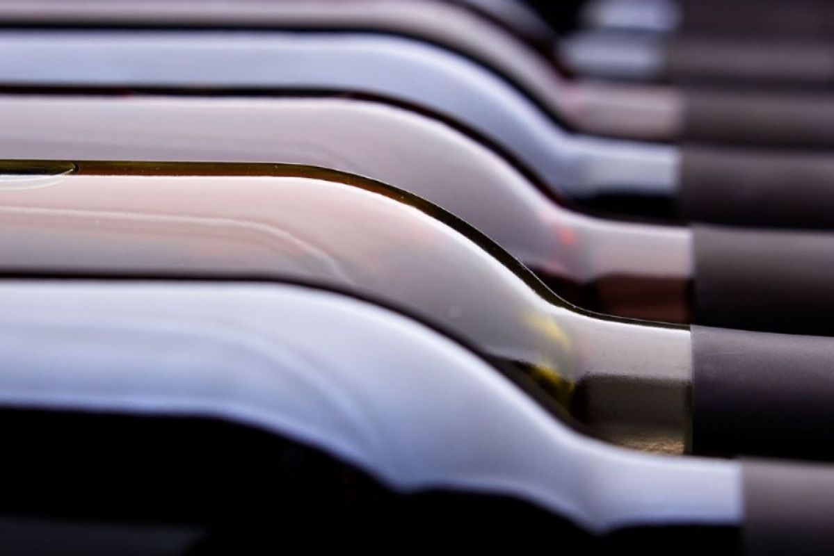 Horizontal wine storage