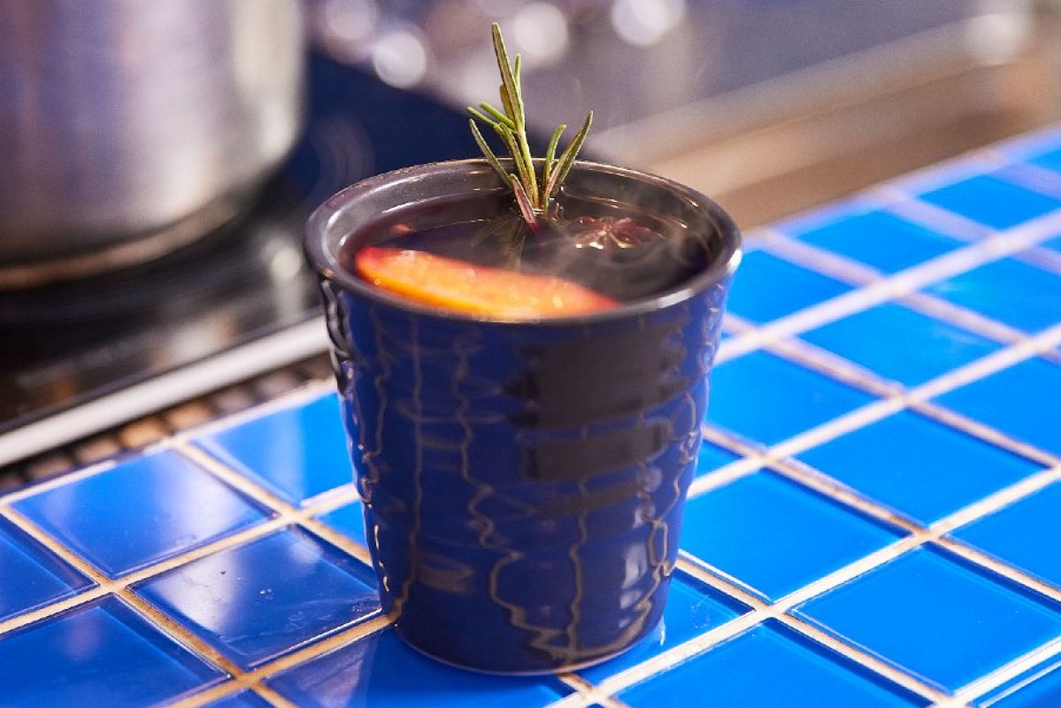 cup of non alcoholic mulled wine