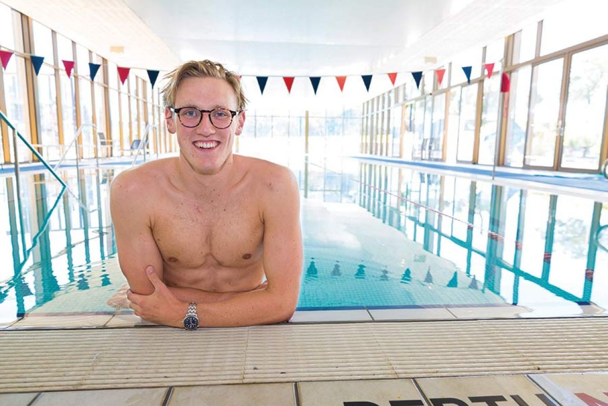 Mack Horton holding gold medal