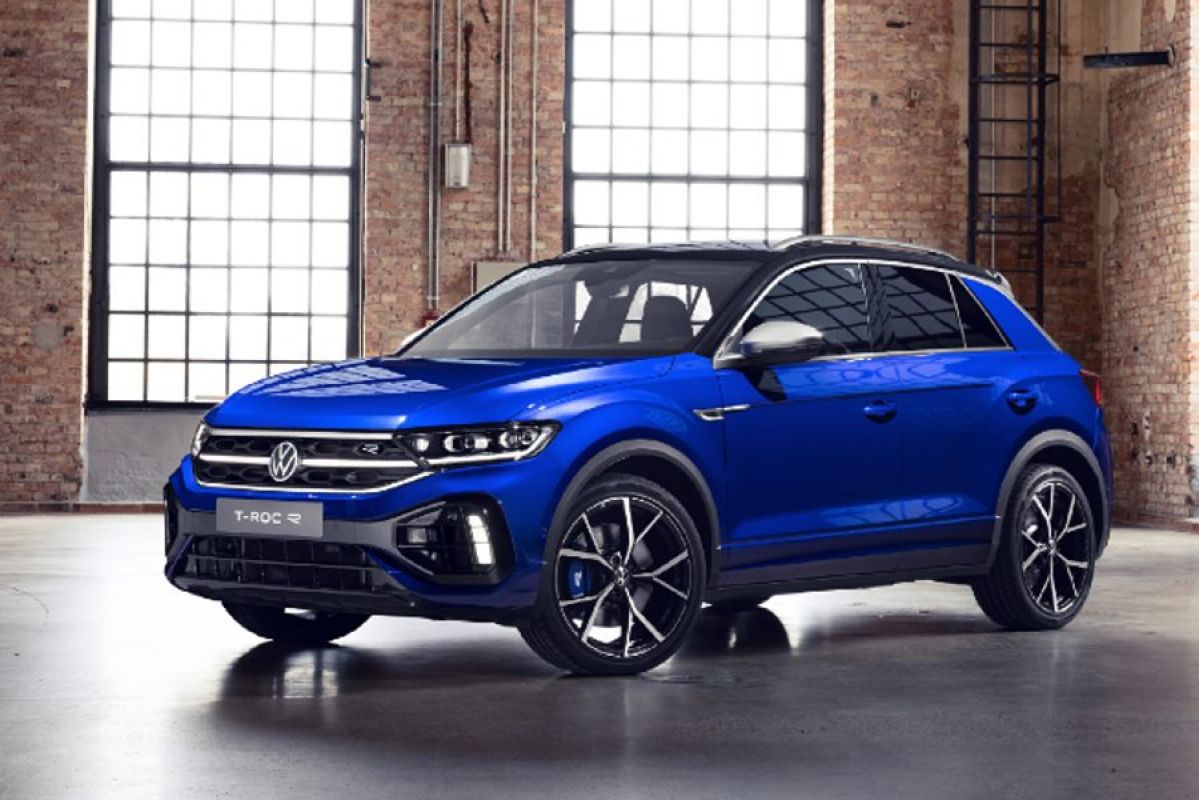 A blue volkswagen t-roc r