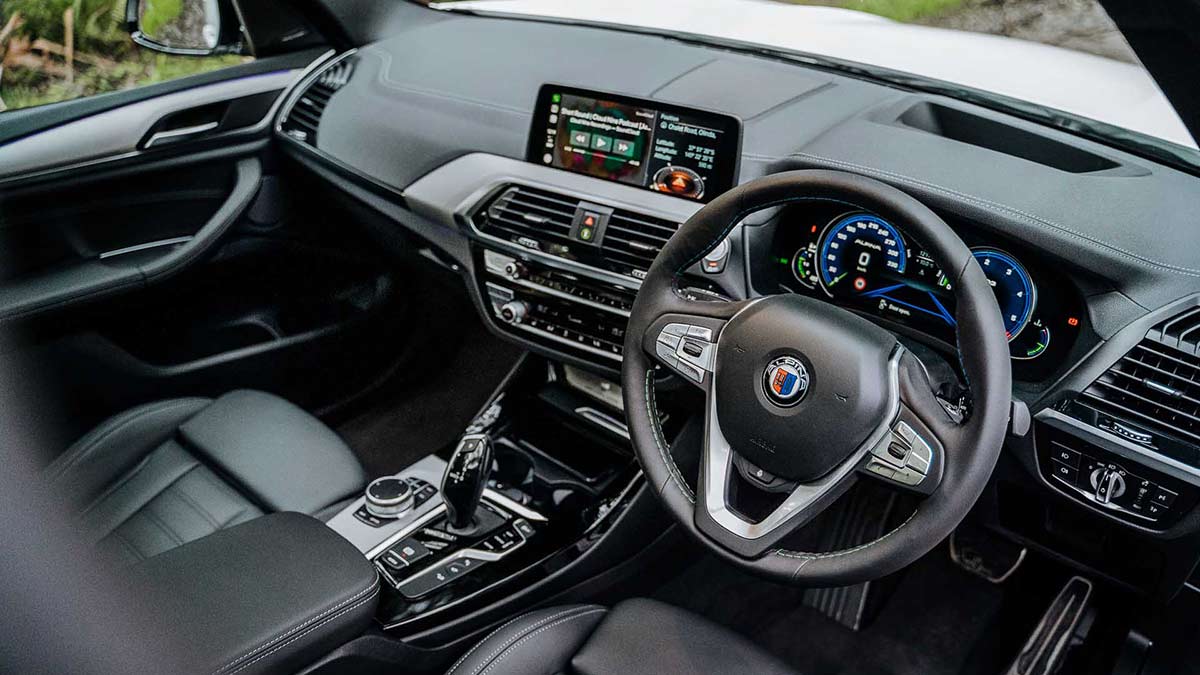 Steering wheel and dash of Alpina XD3