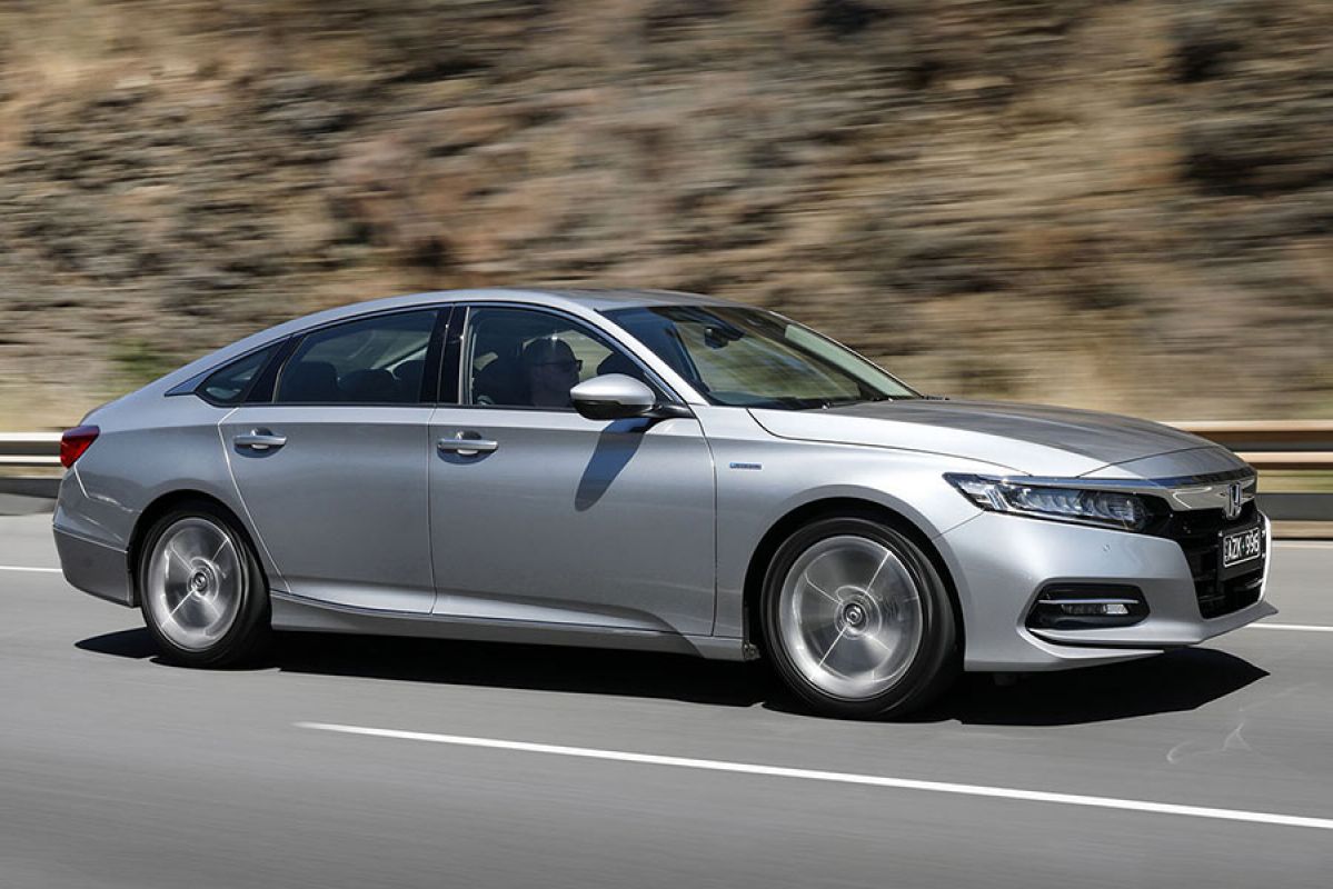 Side front view of a silver Honda Accord VTi-LX 2020 Hybrid car in motion