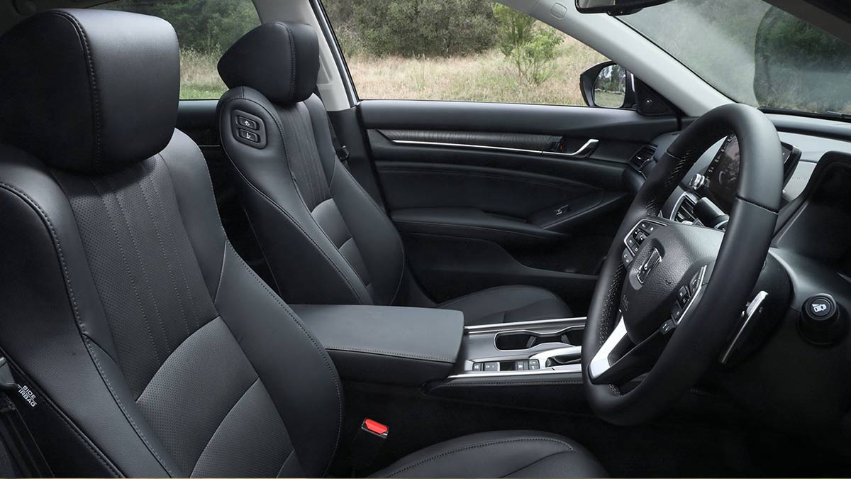 Interior view of the driver and passenger seat in a Honda Accord VTi-LX 2020 Hybrid car