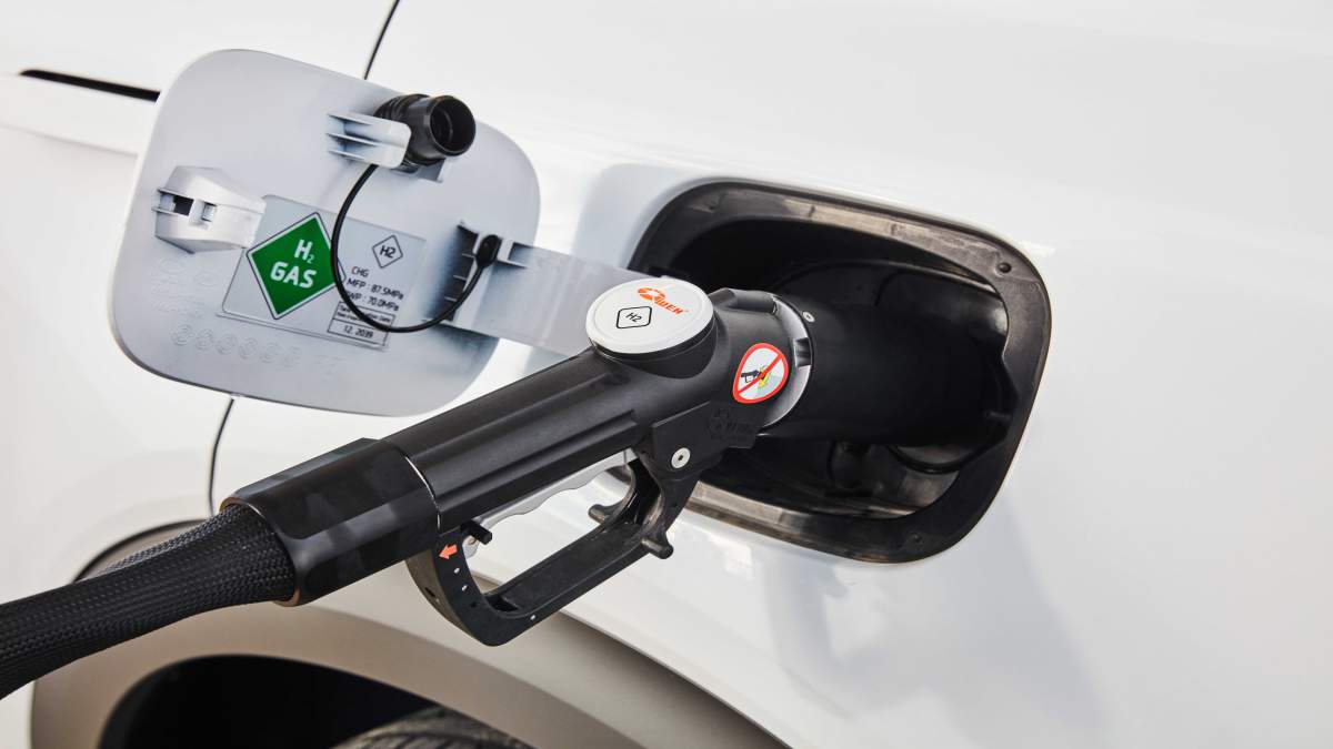 Car fueling up on Hydrogen