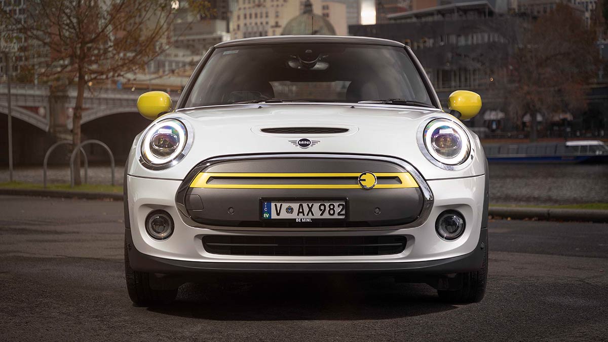 Front of Mini Cooper SE hatch