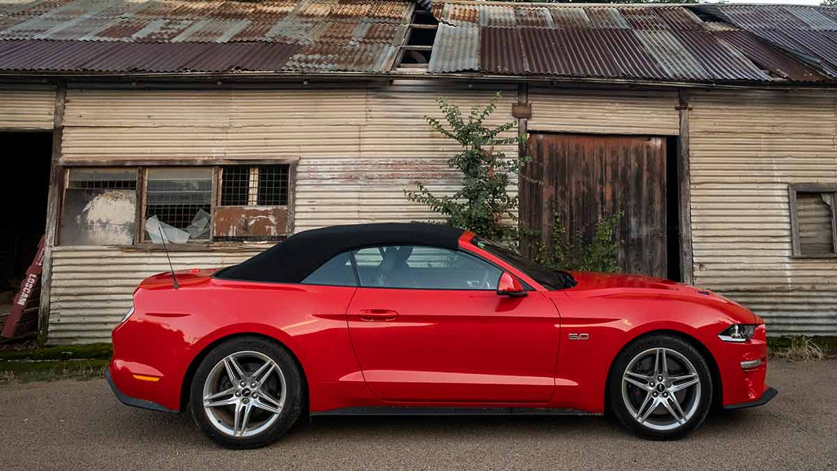 2022 Ford Mustang GT and Kia Stinger GT comparison