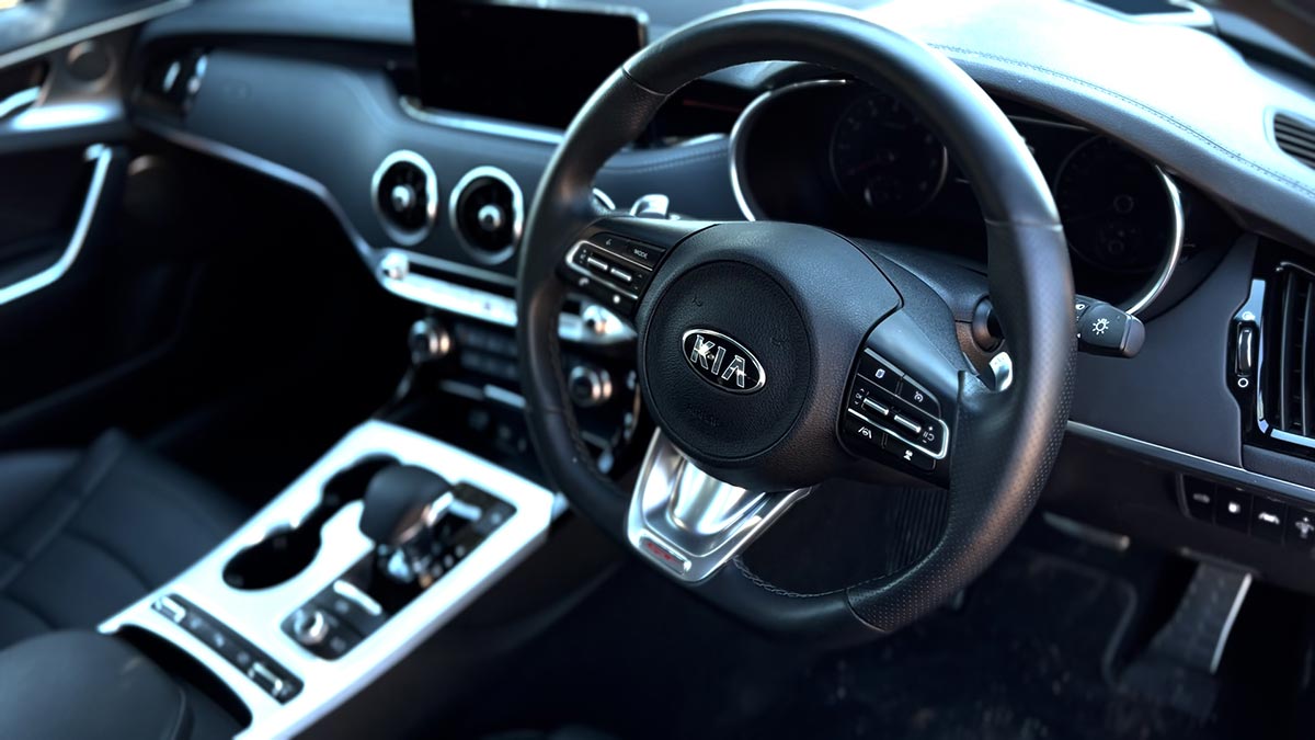 2022 Ford Mustang GT and Kia Stinger GT comparison