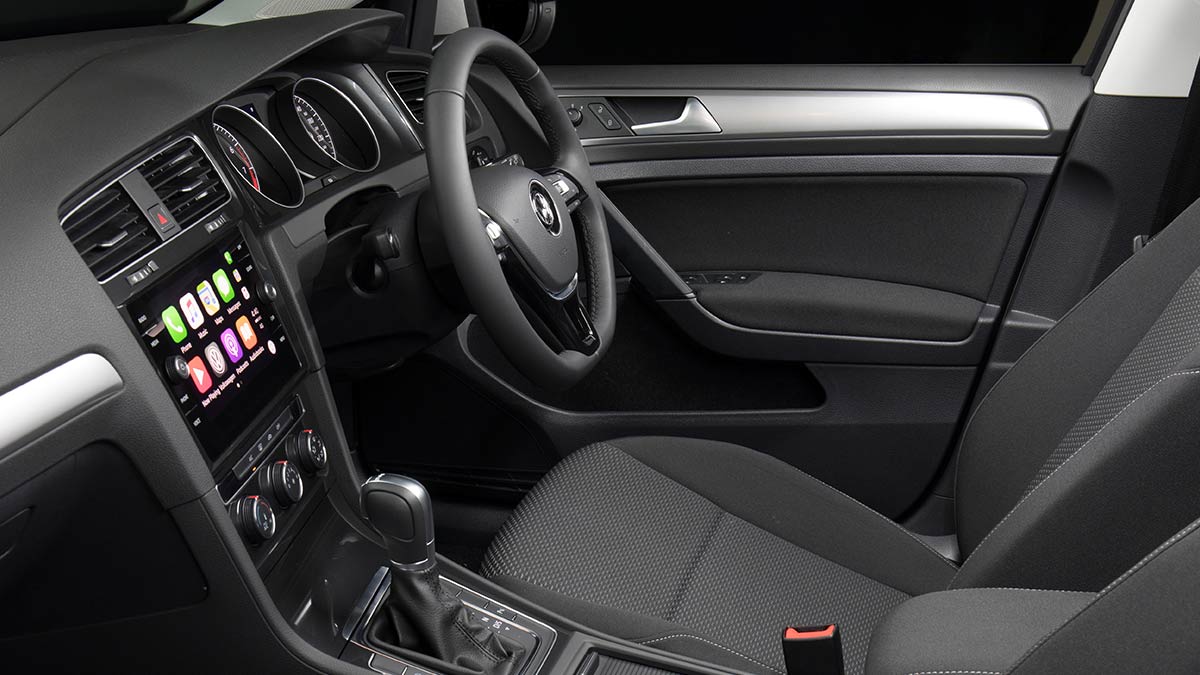 Interior of the Volkswagen Golf 7.5 2017 showing the dark grey dashboard and driver's seat