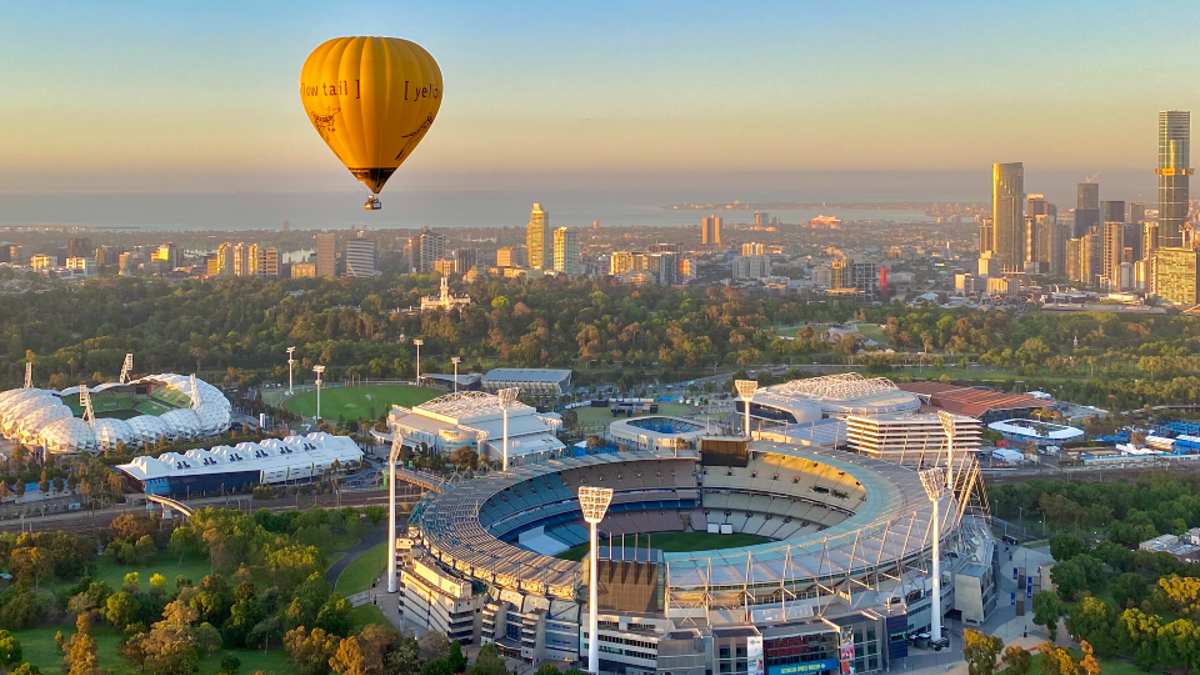 1200x675-MEL-29.11.21---Yellow-Tail-Balloon---MCG
