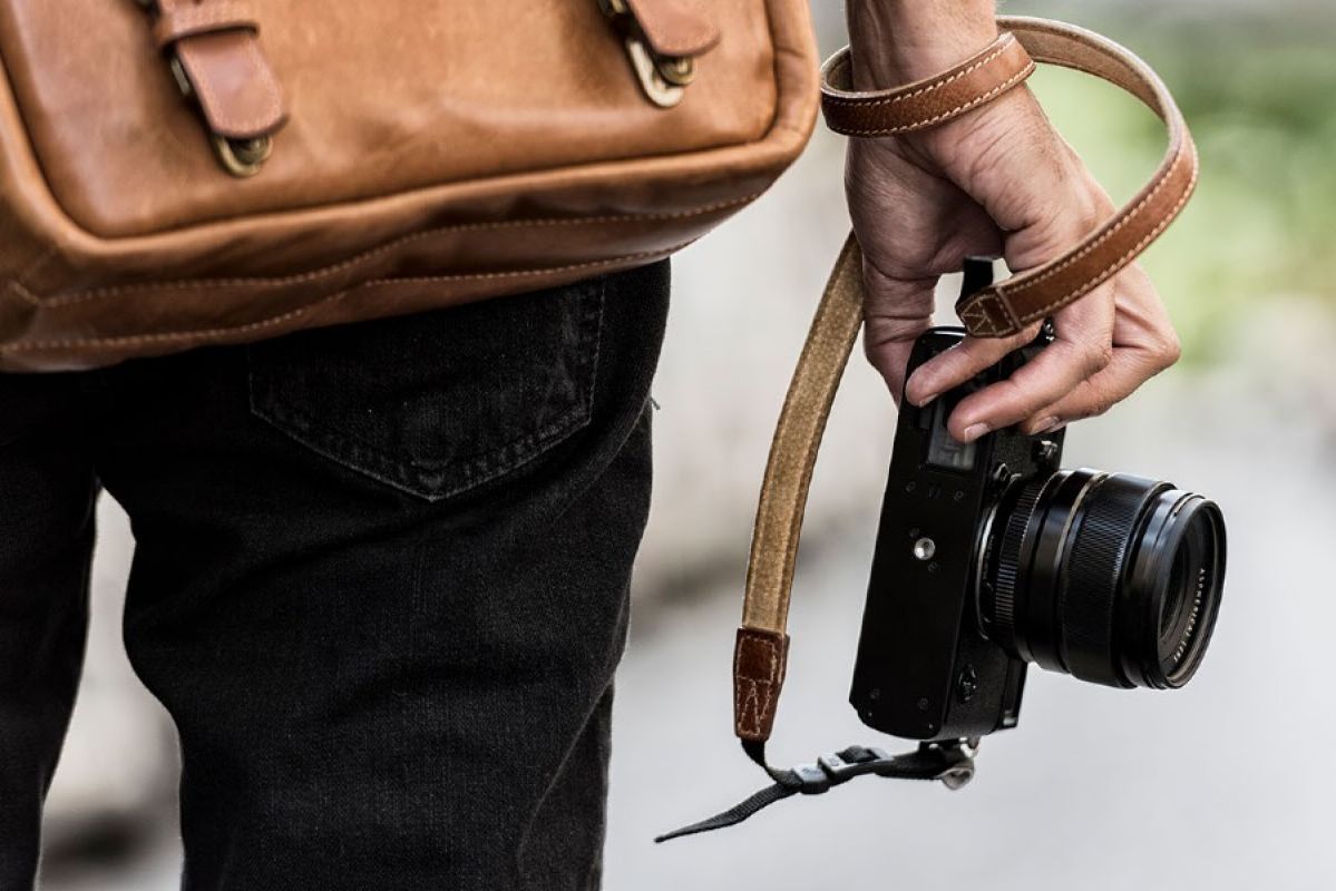 Travelling man with camera