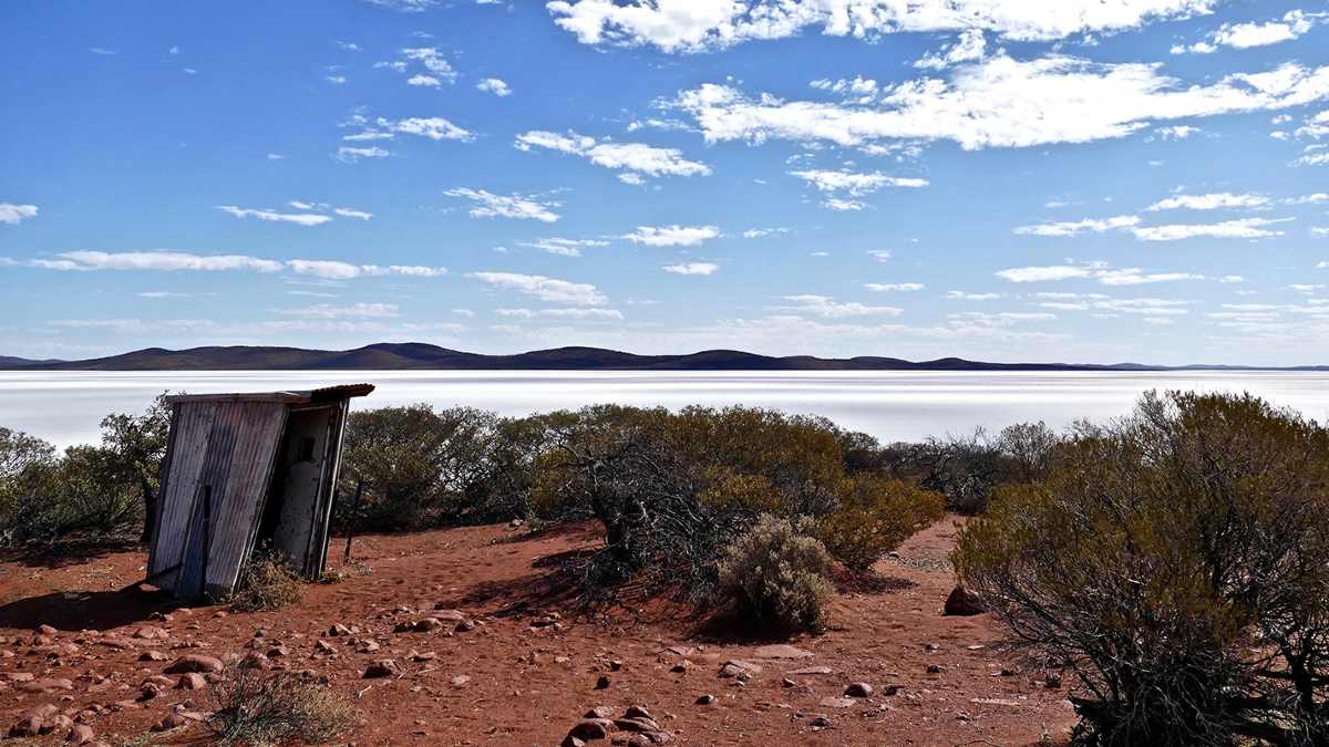View of Lake Gairdner from the banks