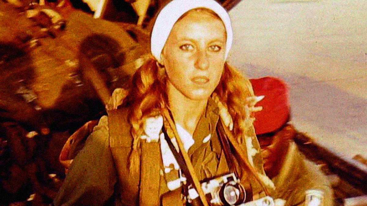 Catherine Leroy training on 21 February 1967, jumping with the 173rd Airborne on the eve of Operation Junction City. © Bob Cole. Courtesy Dotation Catherine Leroy.