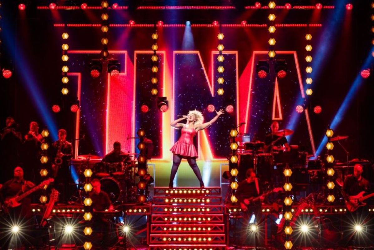 Ruva Ngwenya as Tina Turner onstage