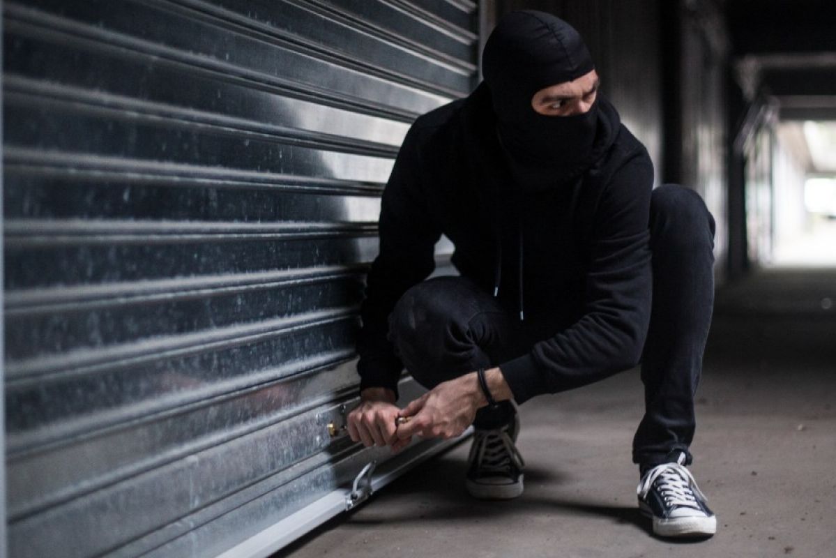 burglar breaking into a garage