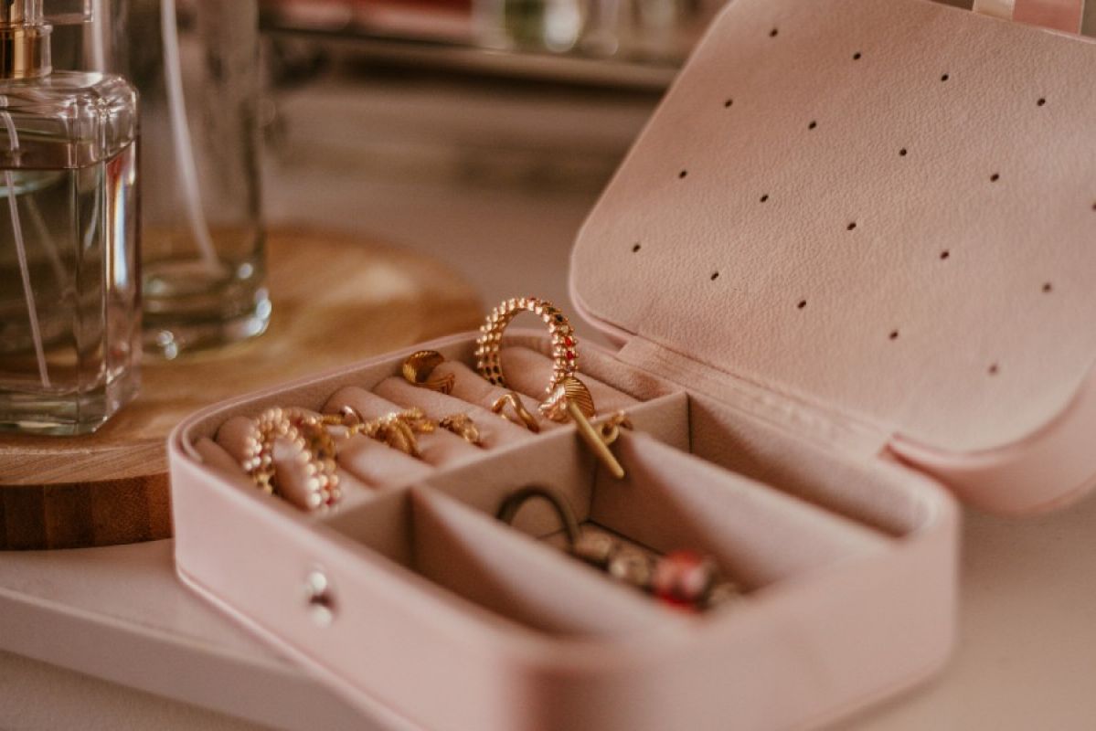 pink jewellery box open