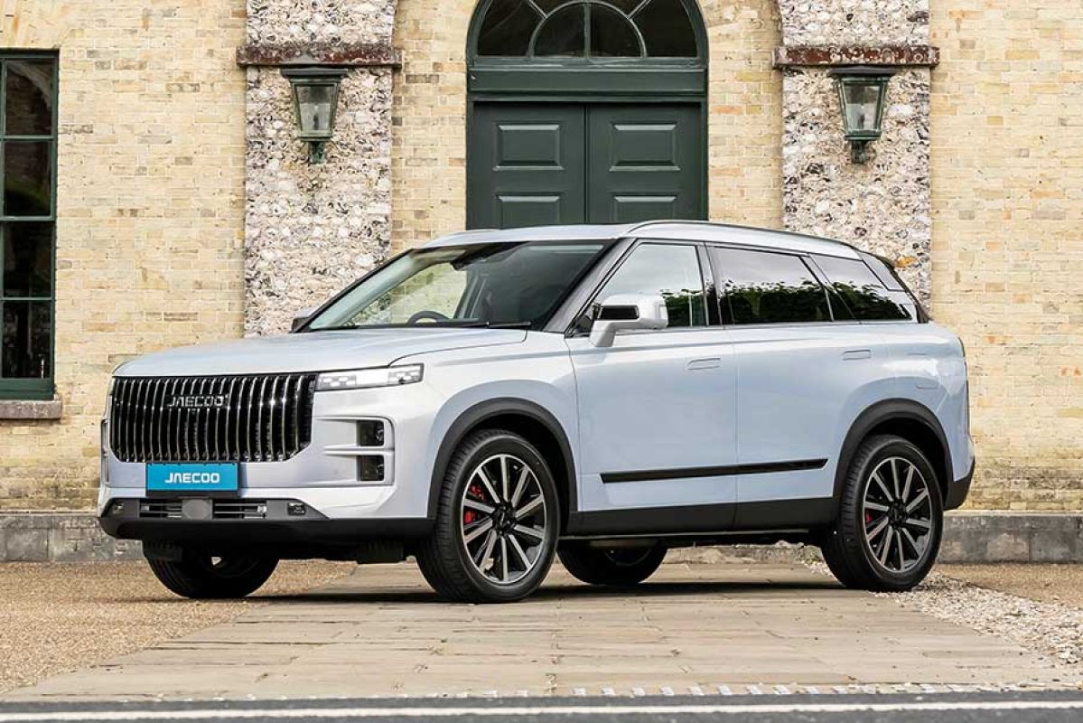 White Jaecoo J7 electric SUV parked outside historic building