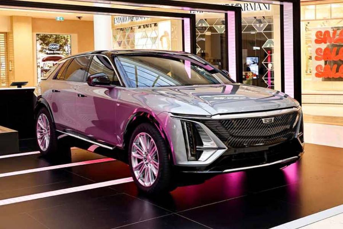 2025 Cadillac Lryiq thumbnai