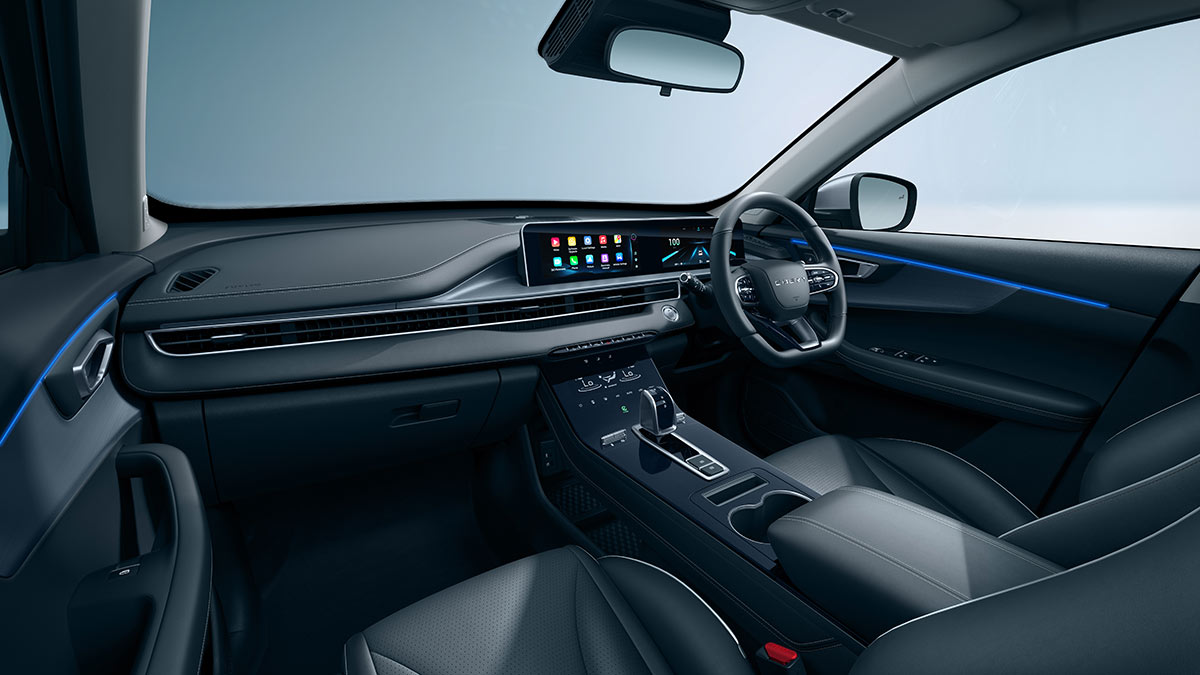 Front compartment of Chery Tiggo 4 Hybrid with grey synthetic leather trim, premium steering wheel and soft dash trim