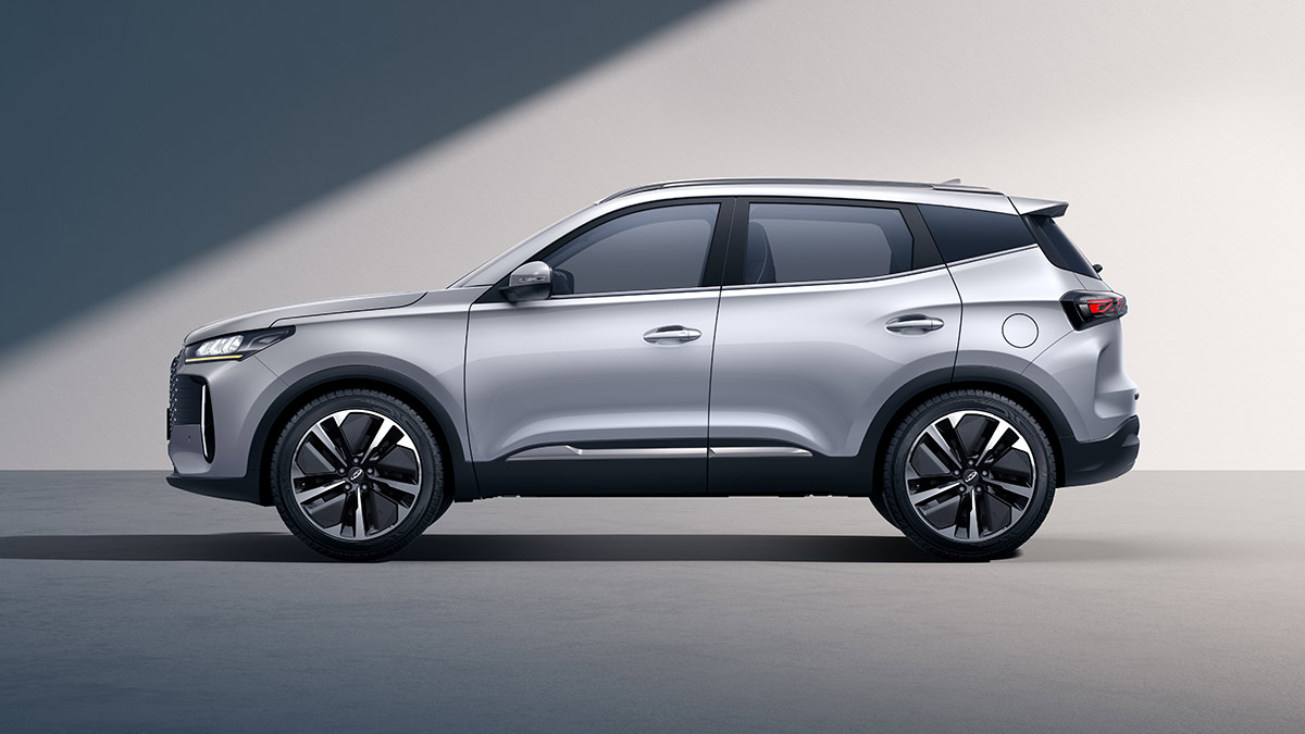 Side profile of silver metallic Chery Tiggo 4 Hybrid small SUV in studio
