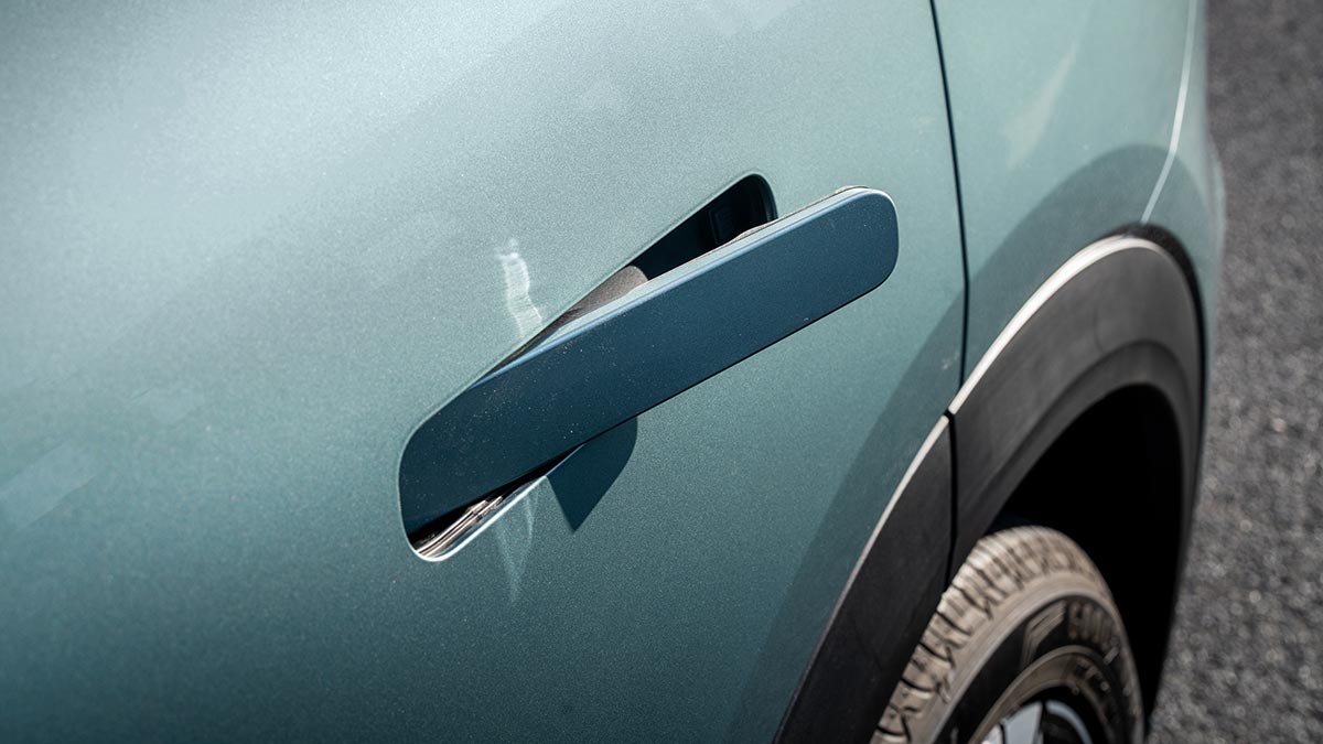 Pop-out doorhandle on Geely EX5 SUV