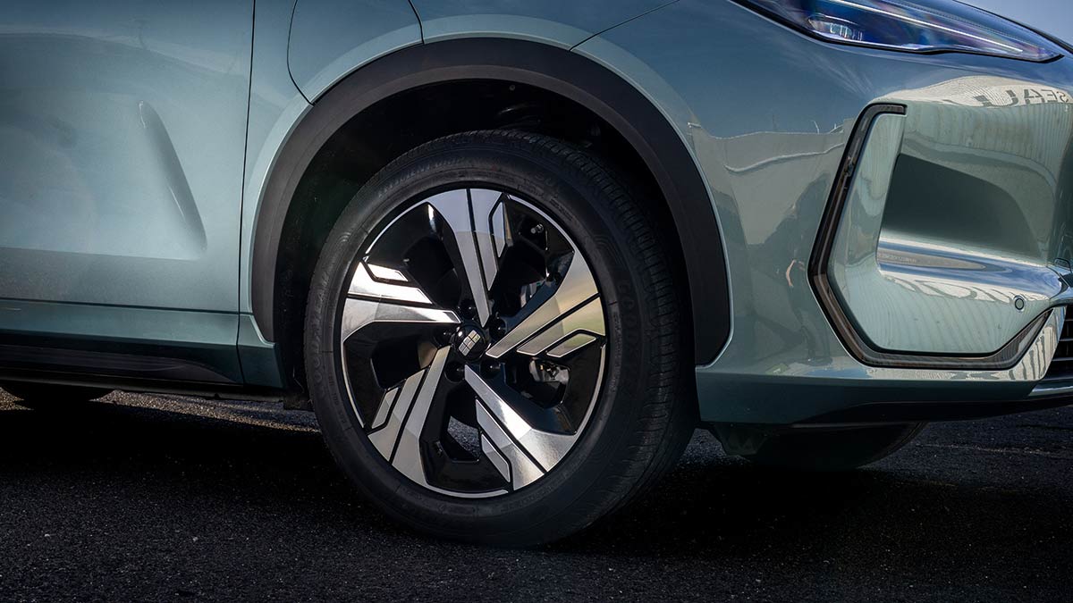 Fan-blade design for alloy wheels of Geely EX5 Inspire medium SUV