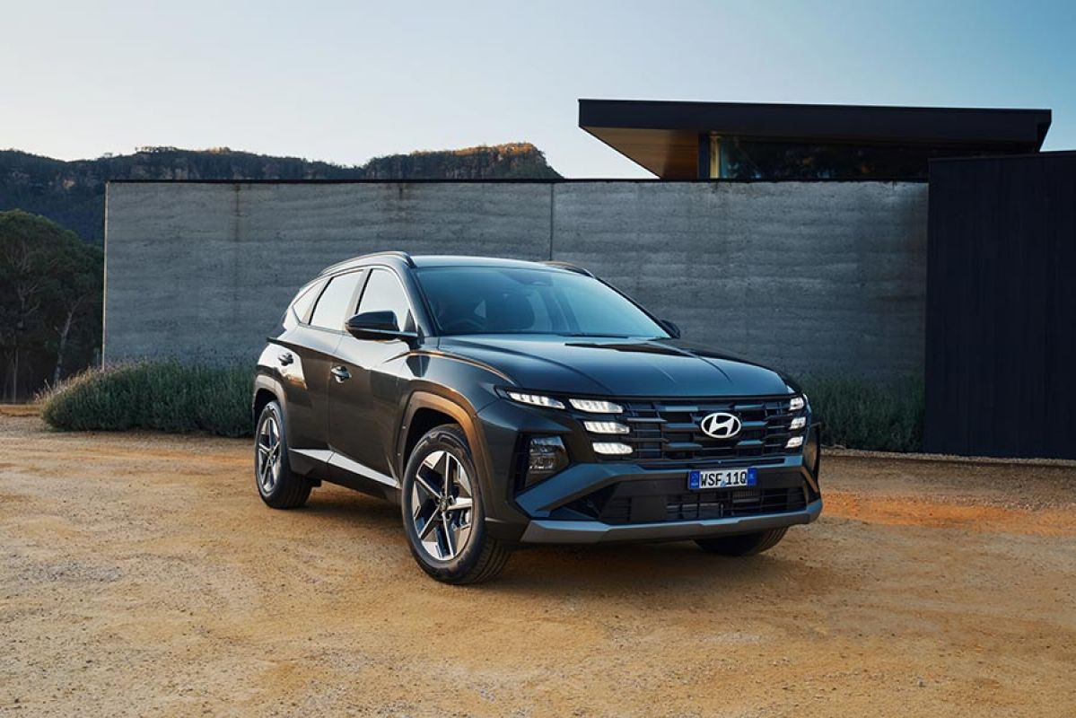 black 2025 Hyundai Tucson parked
