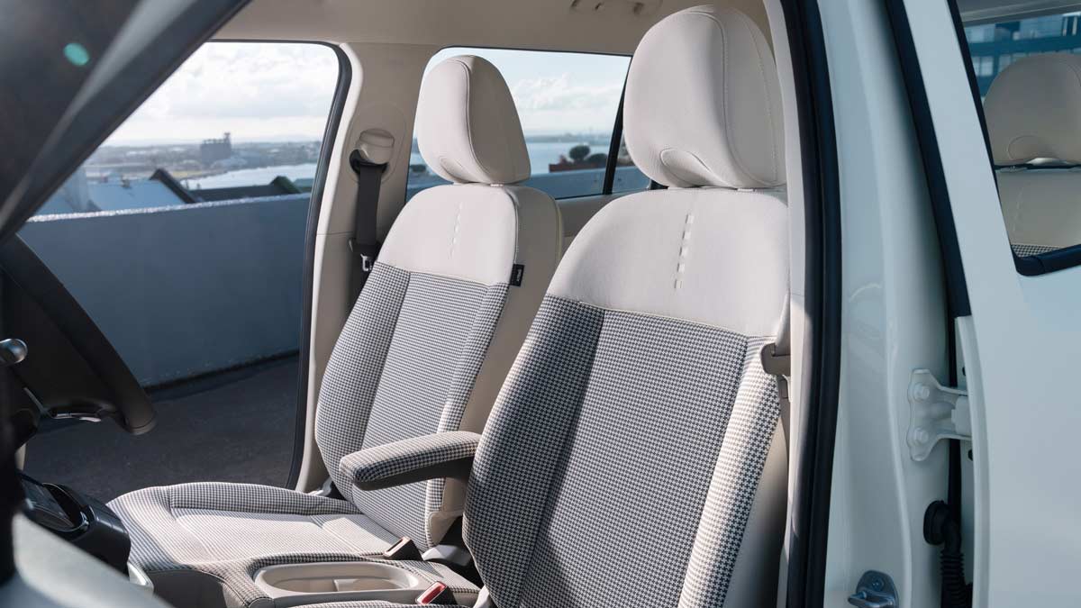 Hyundai-Inster-Extended-2025-OEM-FrontInterior-1200x675.jpg