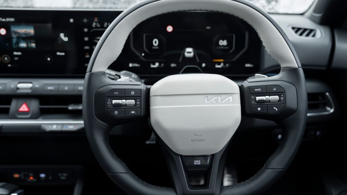 2025-Kia-K4-GT-Line--10-.jpg