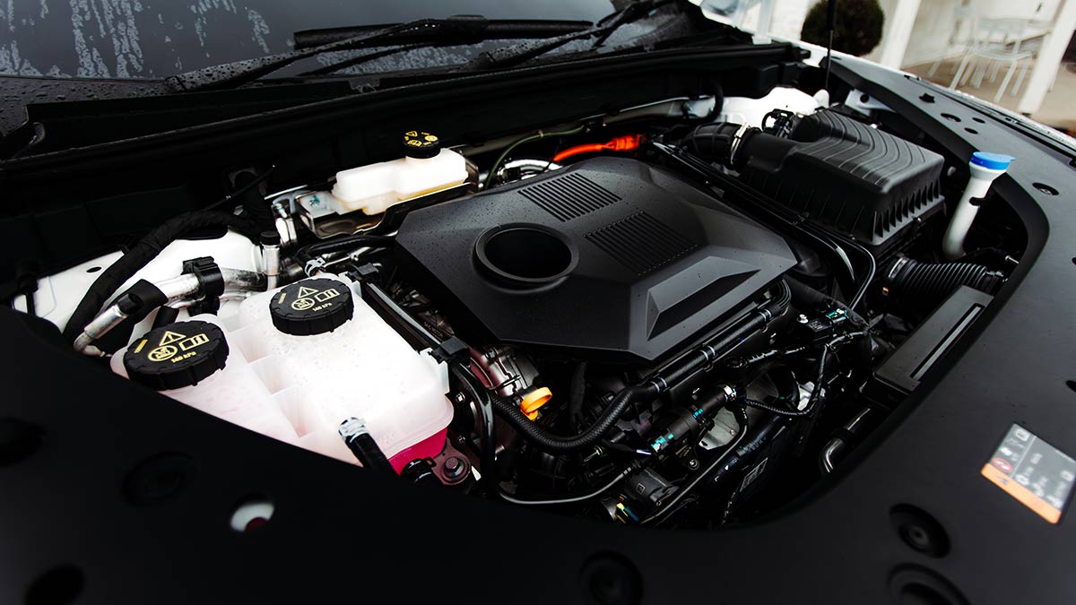 Engine under bonnet of MG HS plug-in hybrid SUV