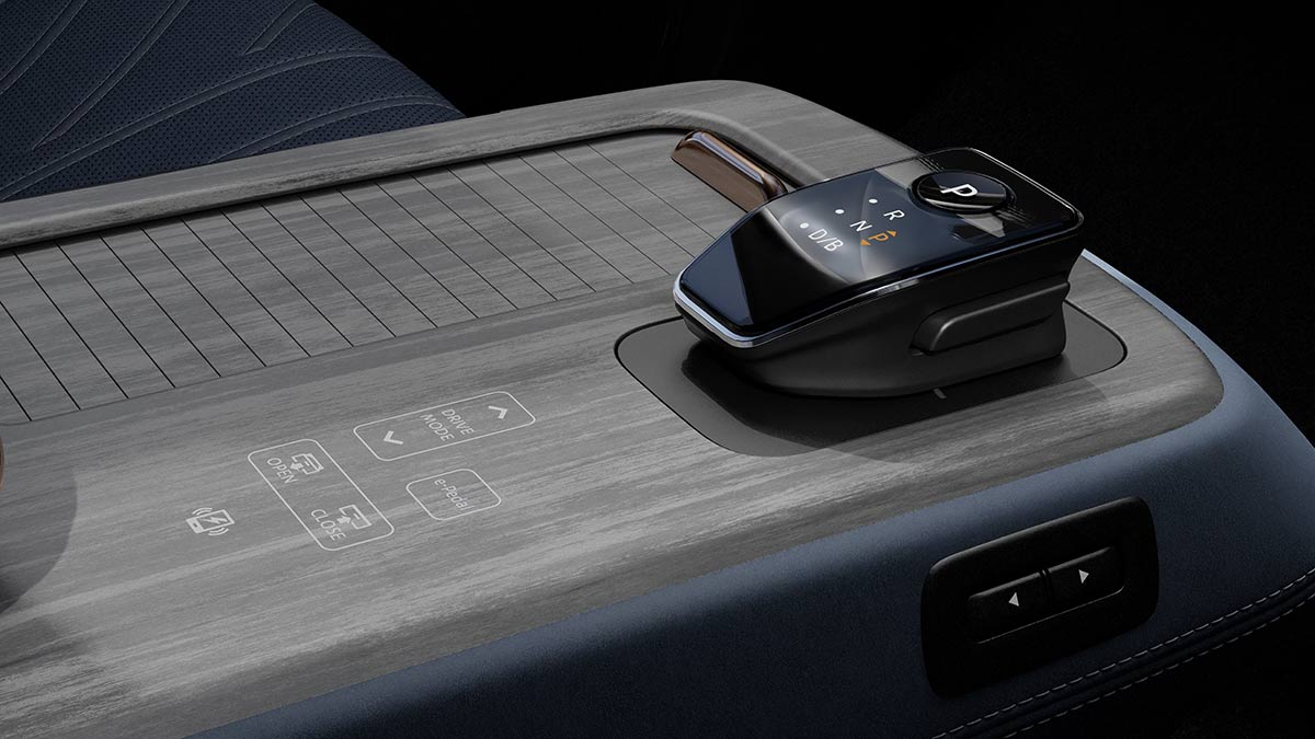 Wood-look centre console in Nissan Ariya medium electric SUV