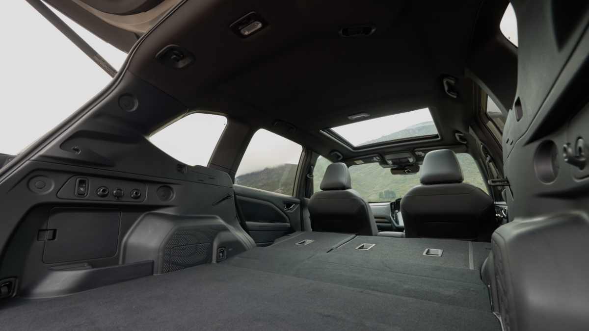 Forester-AWD-Hybrid-Touring-boot-space.jpg