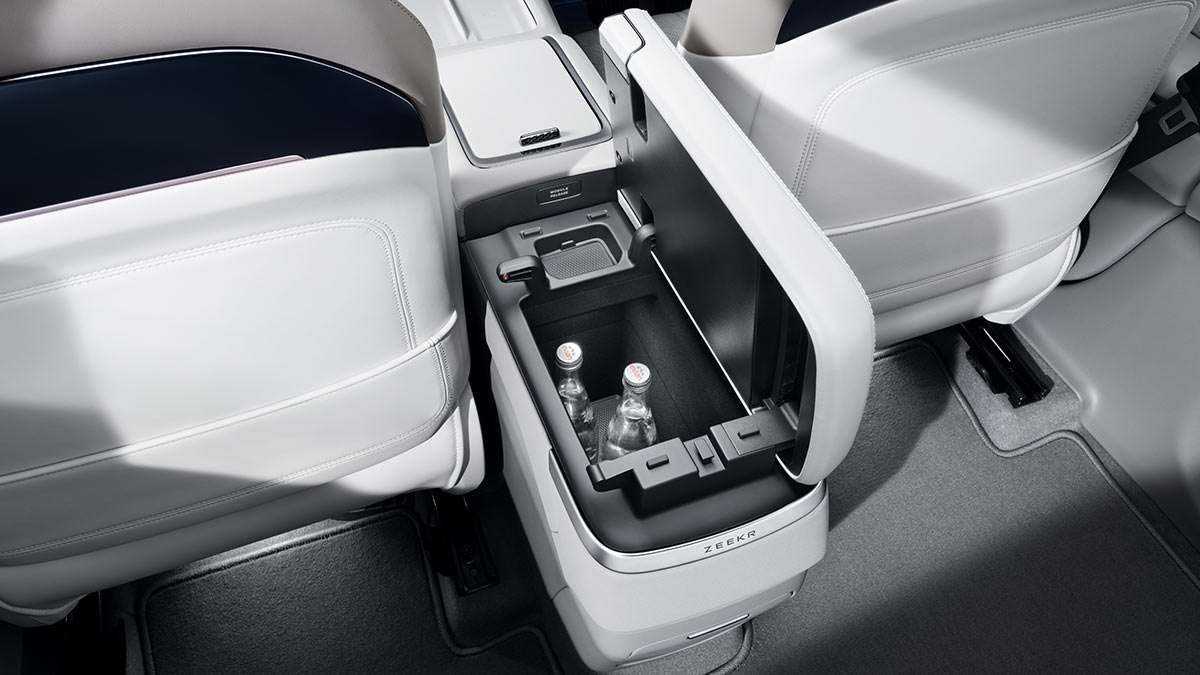 Large centre console box in Zeekr 7X SUV with lid open and bottles inside