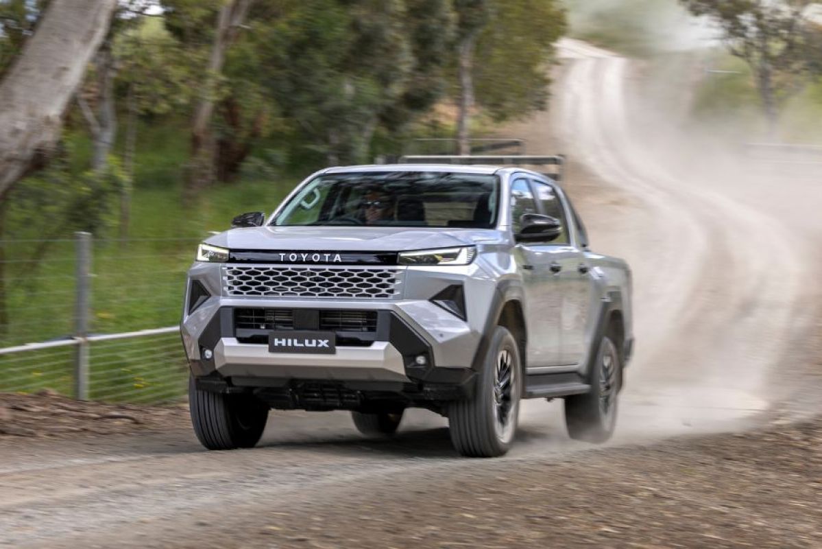 2026-Toyota-HiLux-SR5-thumbnail