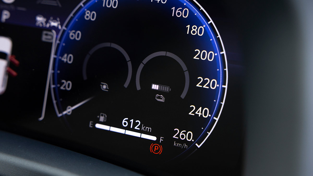 Digital speed with gauge for battery level in Toyota LandCruiser Hybrid