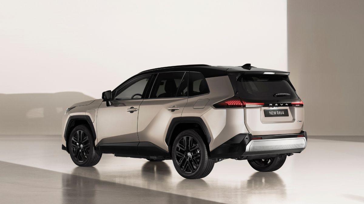 2026-Toyota-RAV4--10-.jpg