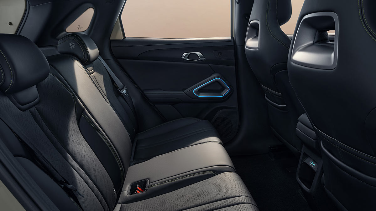 Rear seat of BYD Atto 2 small SUV with flat floor thanks to low battery positioning