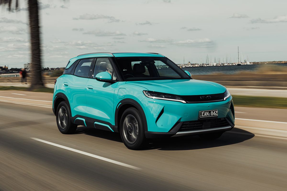 Turquoise Blue BYD Atto 2 DM-i drives down Beaconsfield Pde in Melbourne