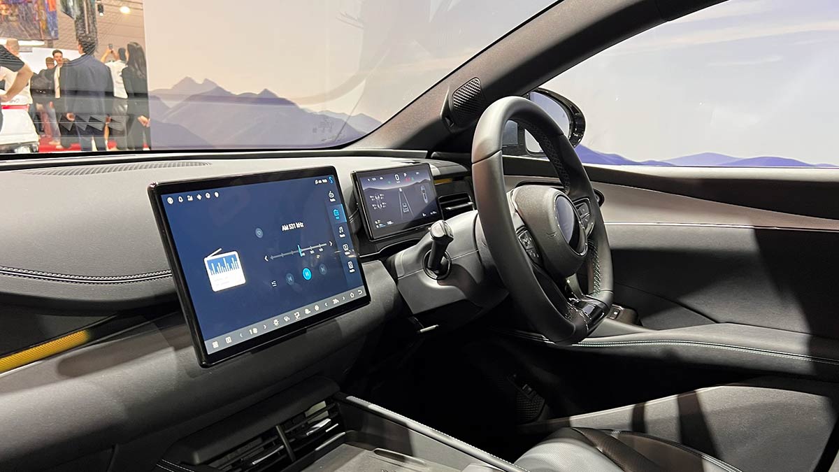 Driver’s area of BYD Seal 6 Touring wagon with large central touchscreen, digital driver’s display and multifunction steering wheel.