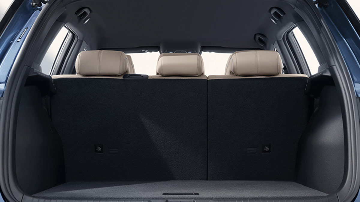 Cargo area of blue BYD Sealion 5 medium SUV.