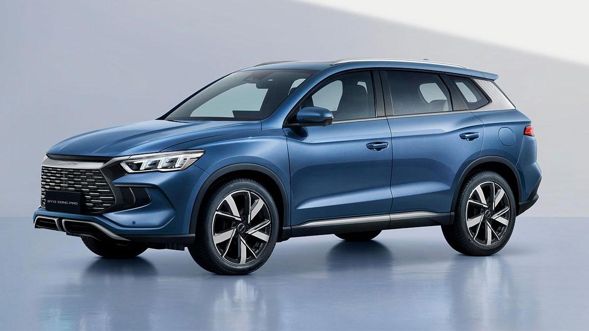Frontal shot of blue BYD Sealion 5 medium SUV in studio.