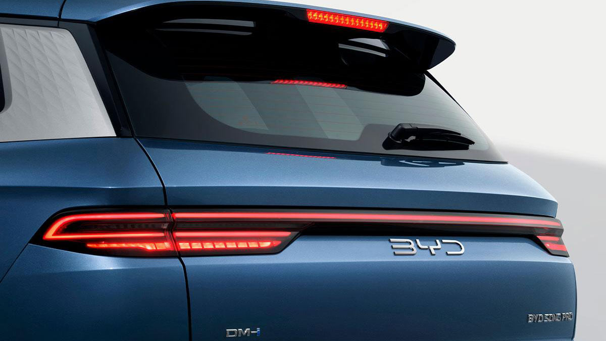 Close-up of tailgate and lights at rear of BYD Sealion 5 medium SUV in studio.