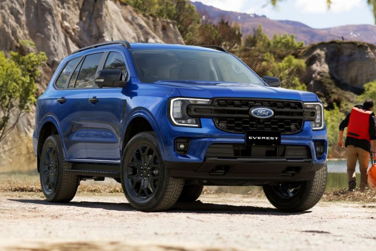 2026 Ford Everest Sport bi-turbo in blue pictured next to a river