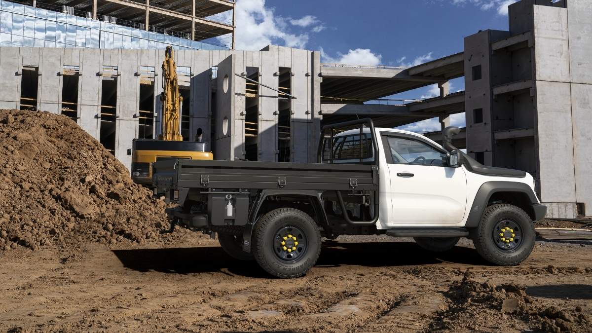 Ford-Ranger-Super-Duty-Frozen-White-Accessory-Pack-Work