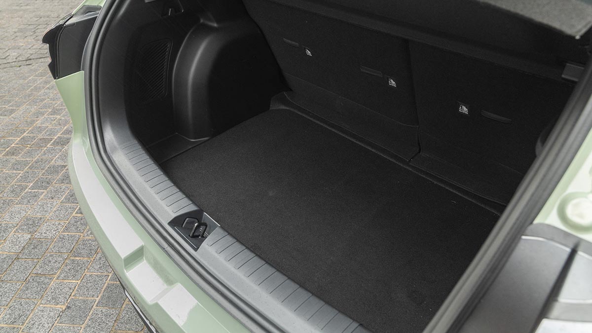 Boot area in Geely EX2 electric hatch with sunken floor and split-fold rear seat.