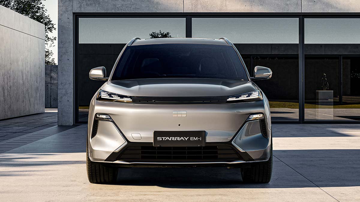 Front-on shot of silver Geely Starray EM-i plug-in hybrid medium SUV with thin LED headlights