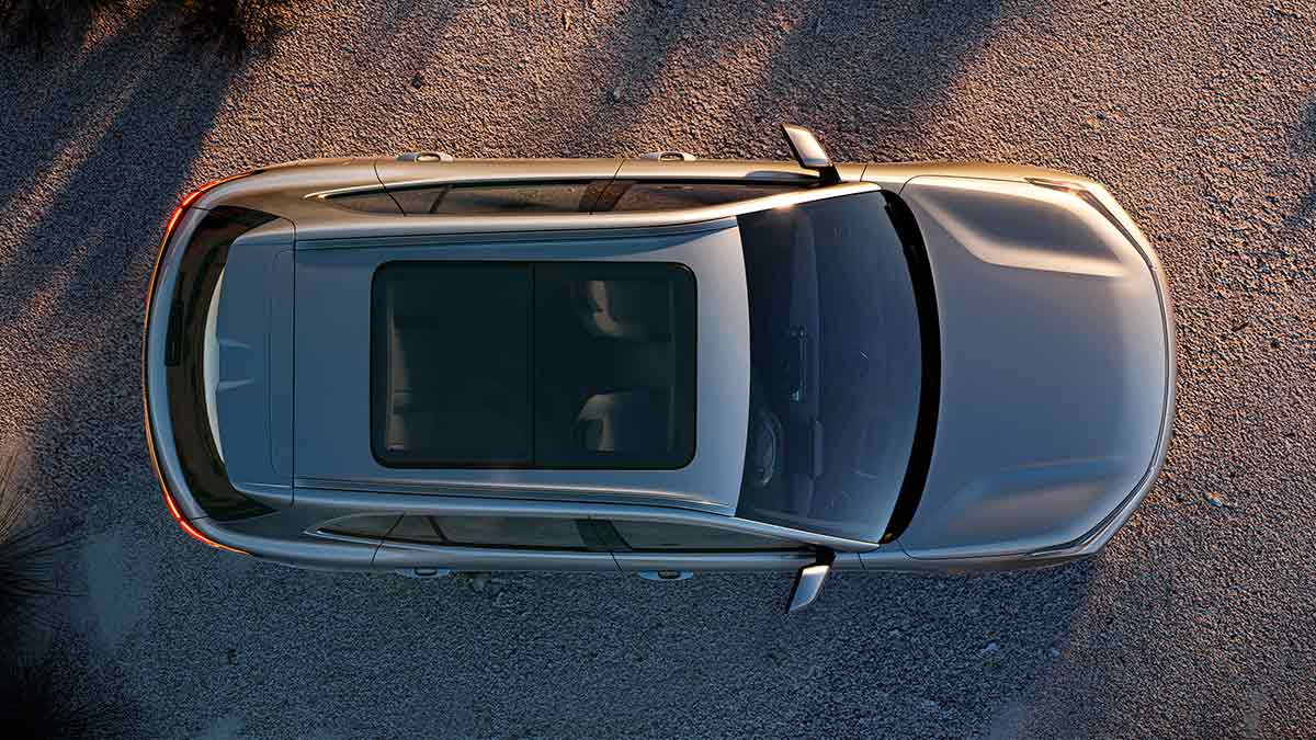 Overhead view of silver Geely Starray EM-i SUV showing large panoramic sunroof